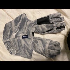 Land’s End hat and glove set
